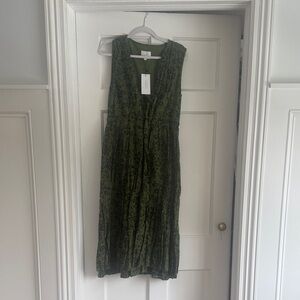 sundays Olive V-Neck Sleeveless Maxi Dress with Tonal Print